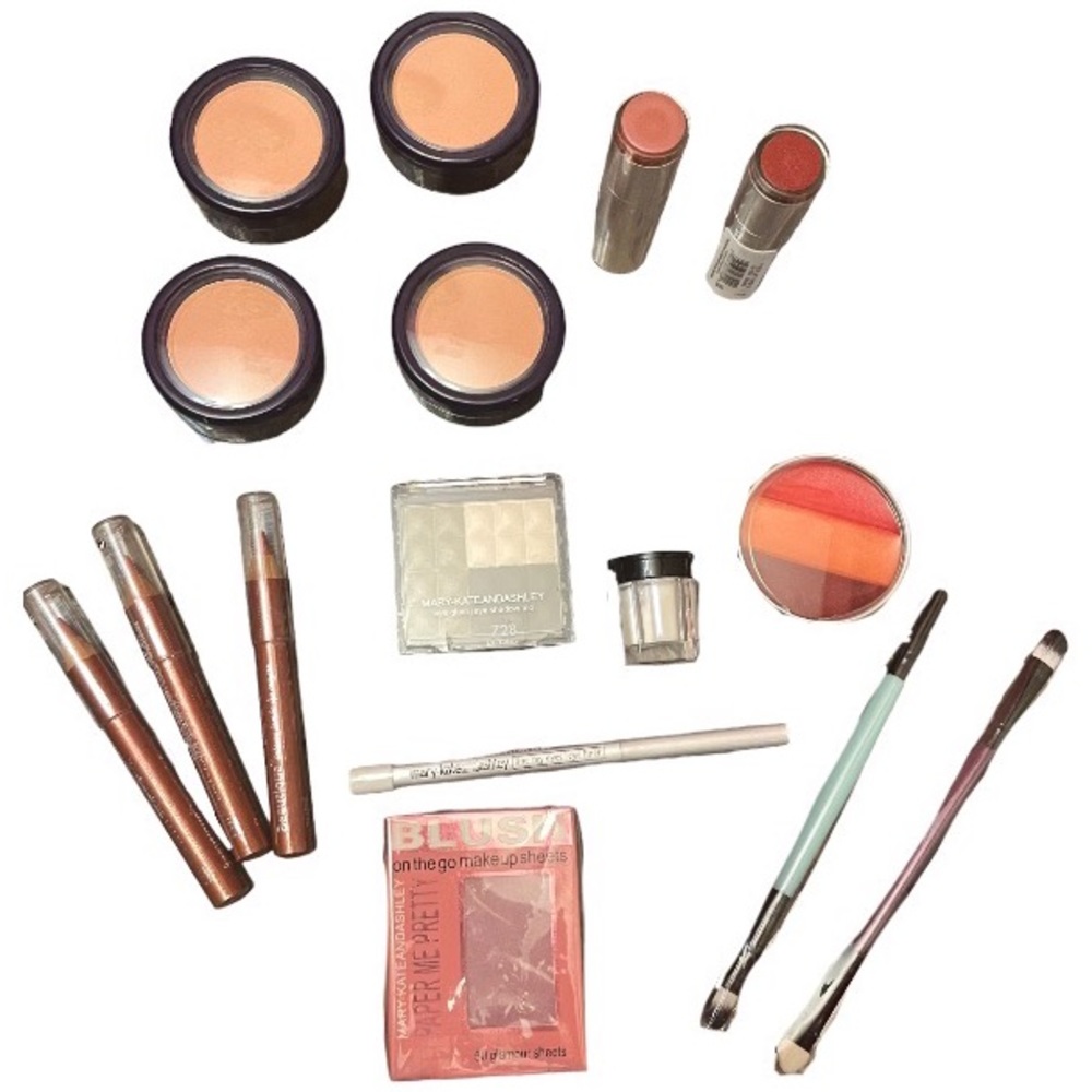 Makeup bulk lot Mary Kate Prestige Eyeshadow Lip and Brushes Make up Bundle